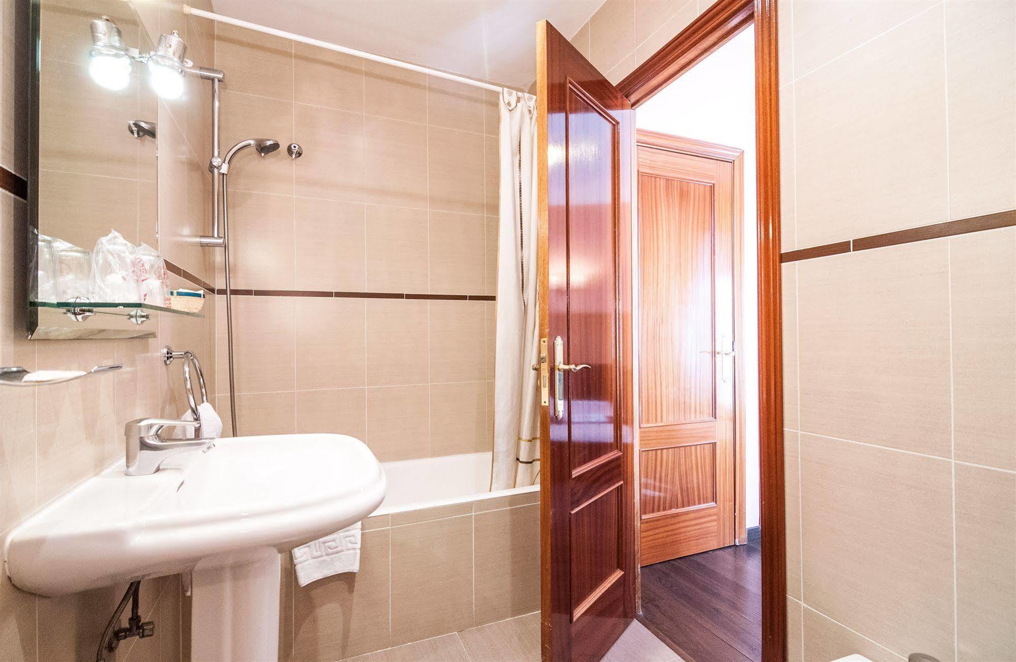 Hostal Gallardo Мадрид Екстер'єр фото