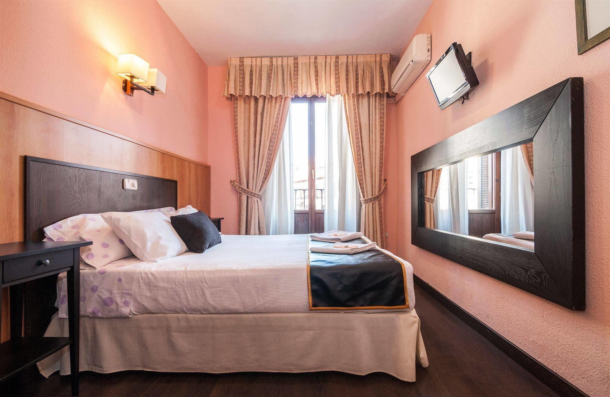 Hostal Gallardo Мадрид Екстер'єр фото