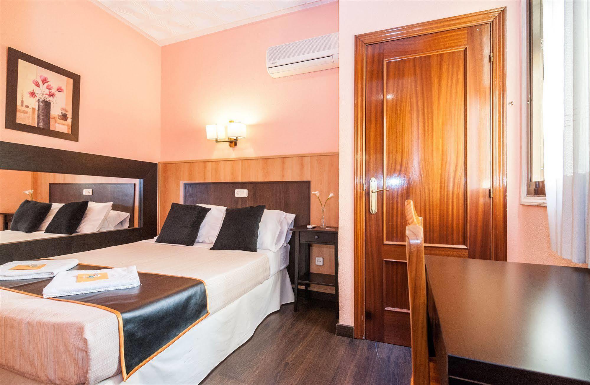 Hostal Gallardo Мадрид Екстер'єр фото