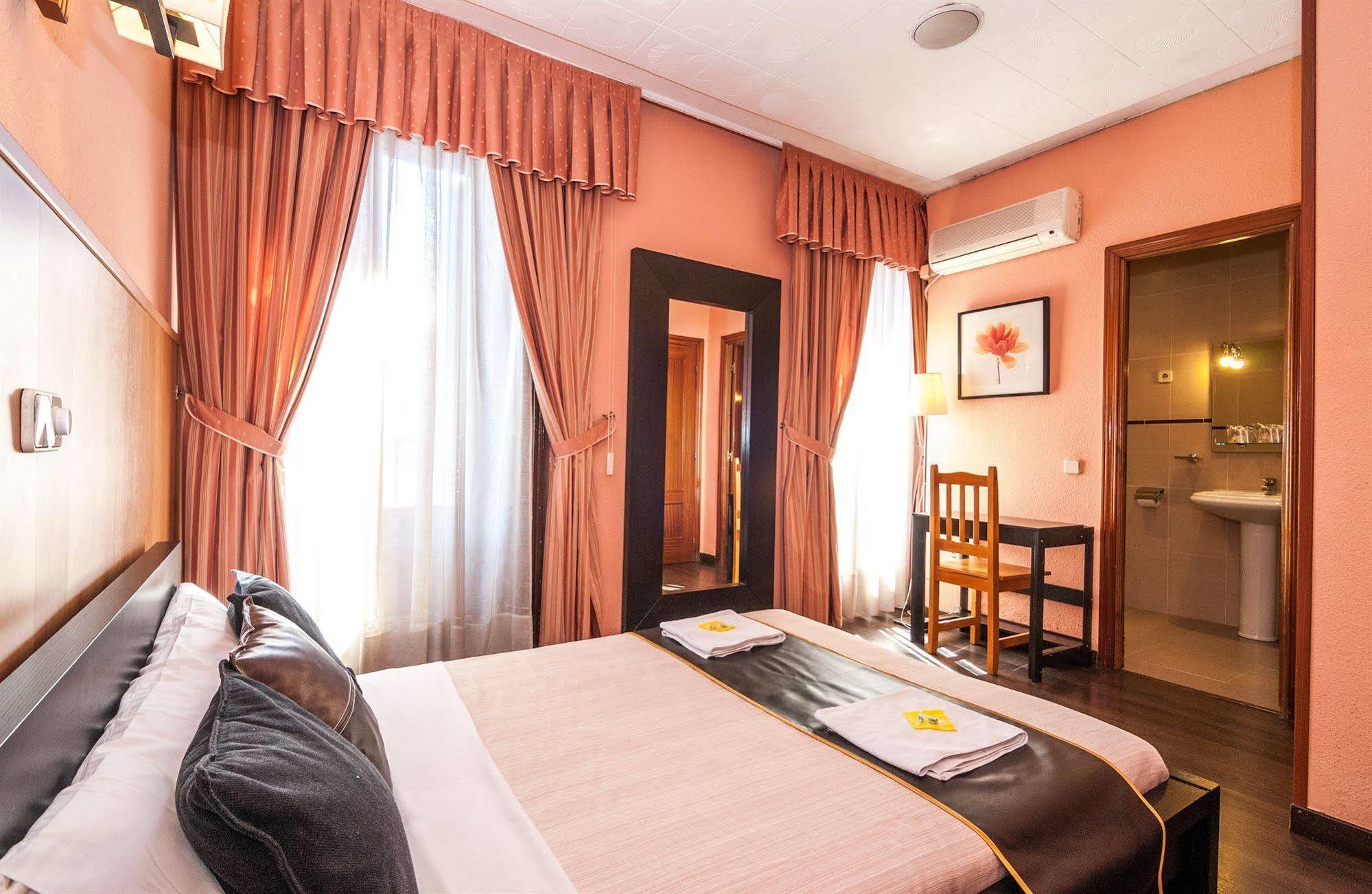Hostal Gallardo Мадрид Екстер'єр фото