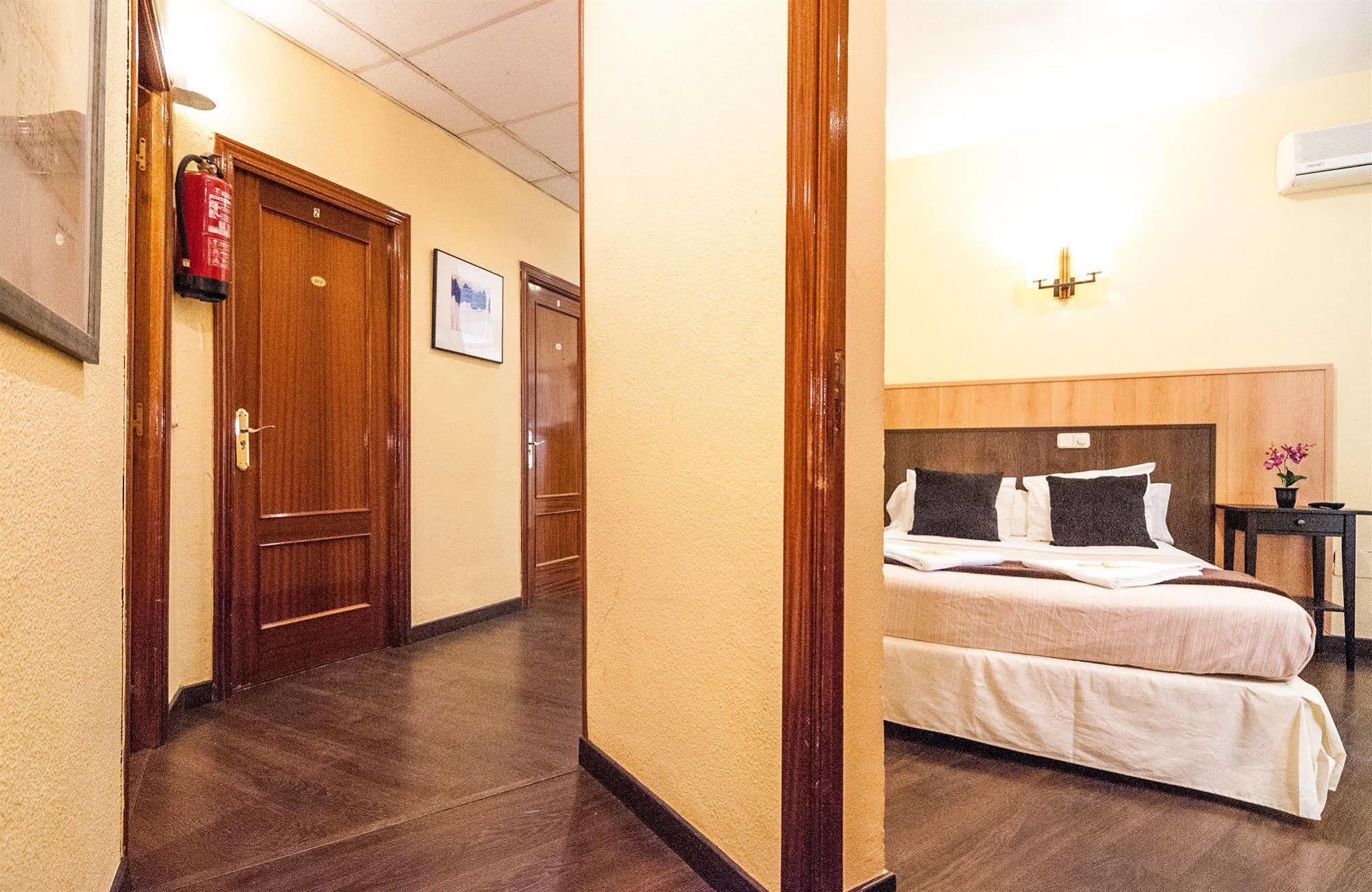 Hostal Gallardo Мадрид Екстер'єр фото