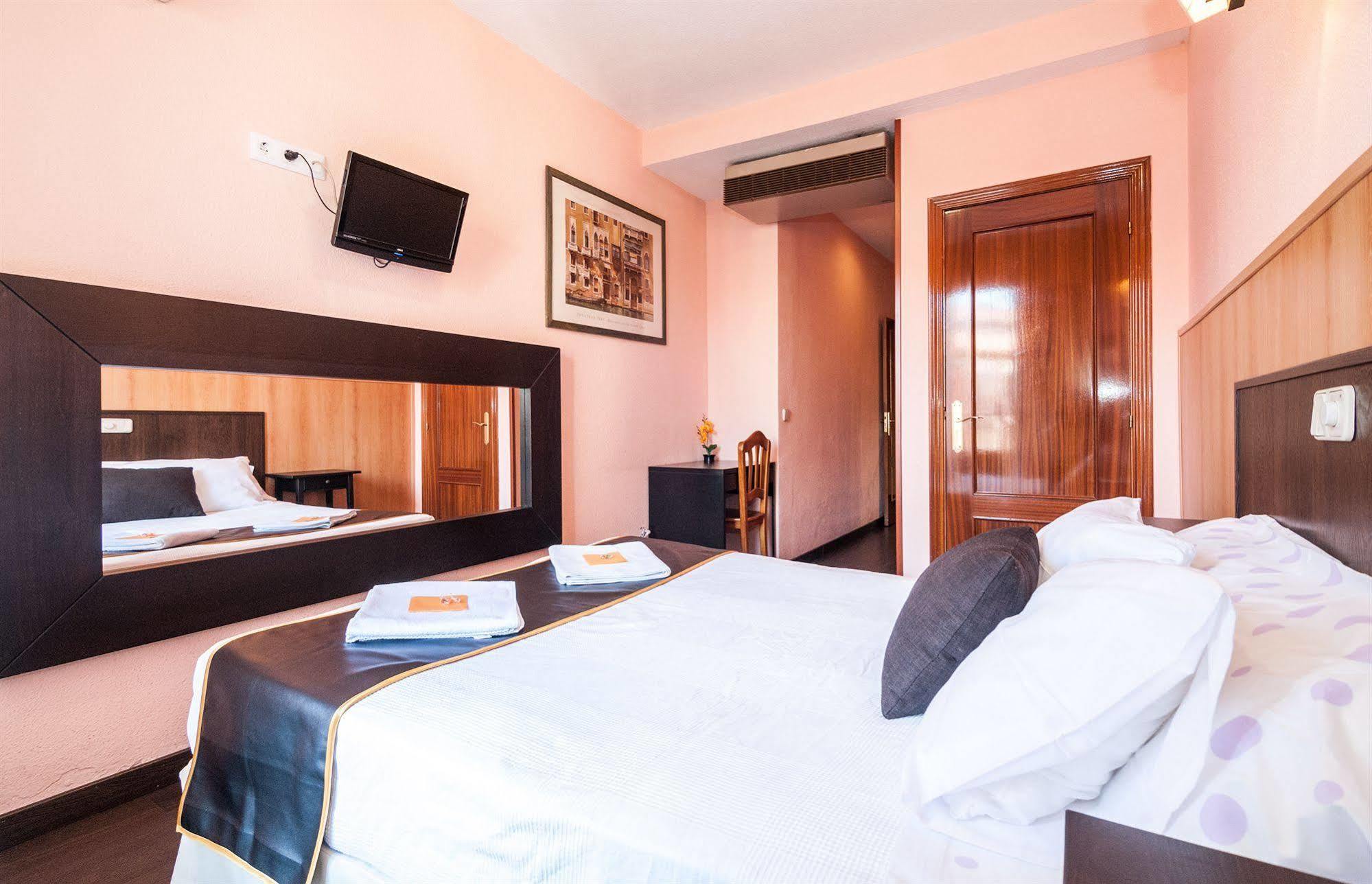 Hostal Gallardo Мадрид Екстер'єр фото
