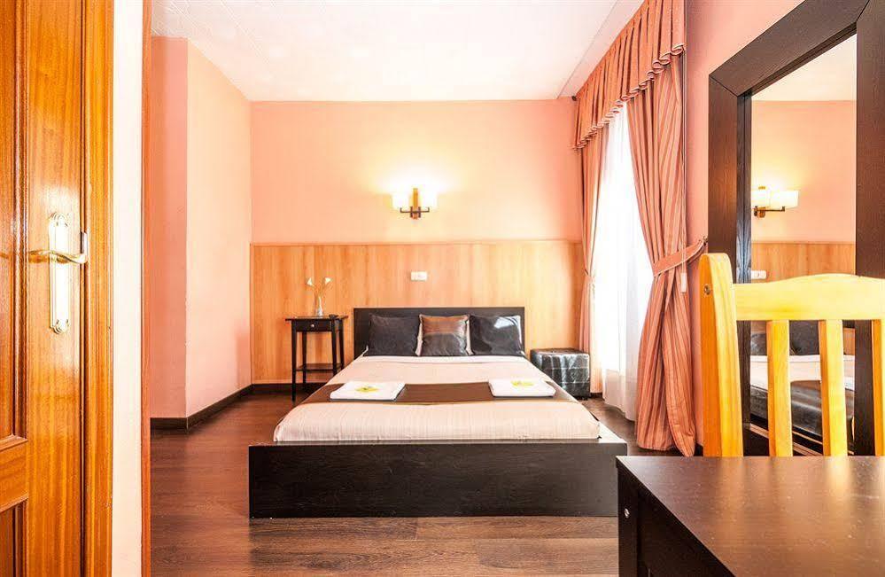 Hostal Gallardo Мадрид Екстер'єр фото